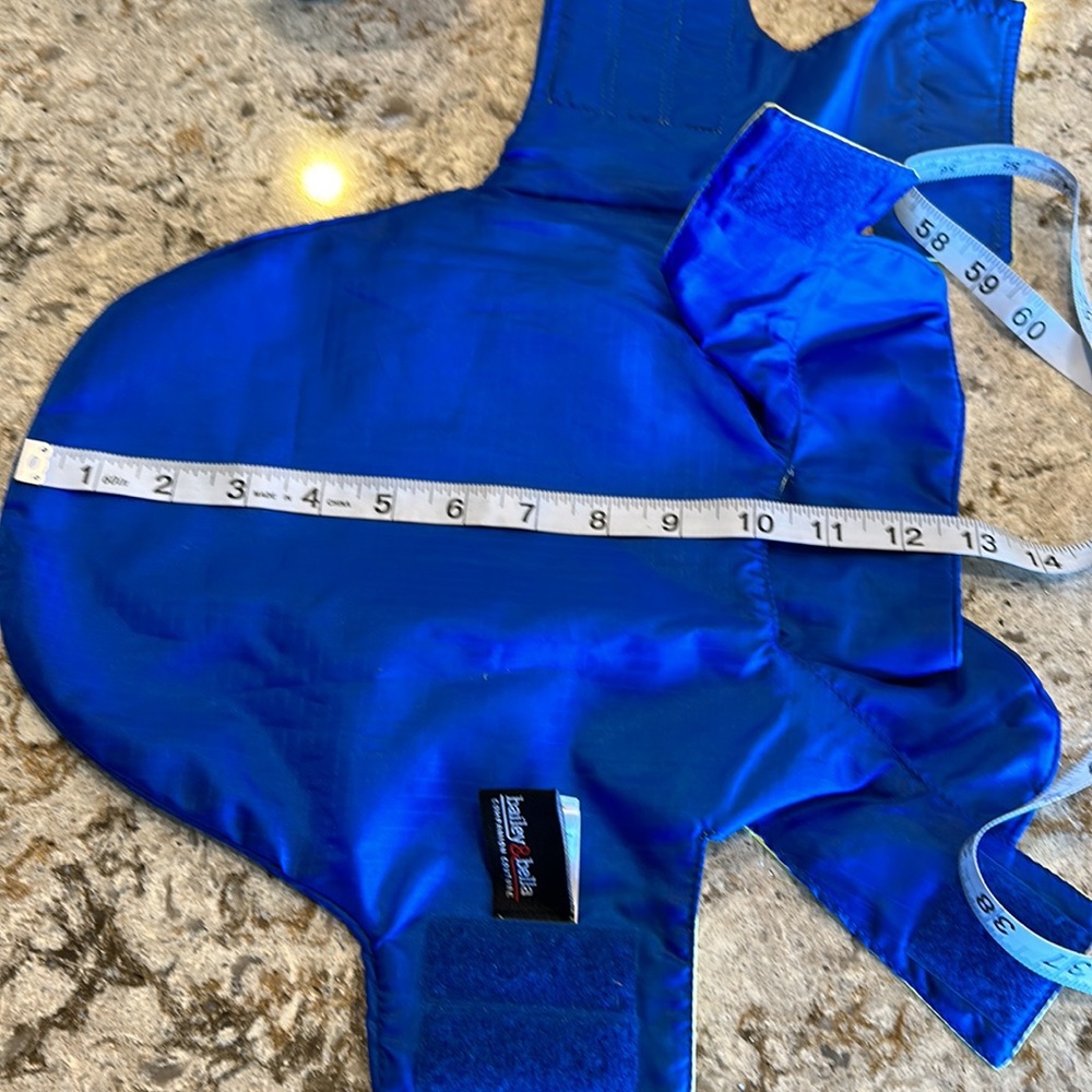 Adjustable rain jacket - Picture 9 of 10
